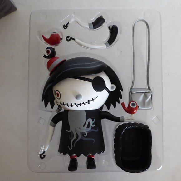 RARE NEW 9” LE 500 2005 OCTOCITY SCARY GIRL PIRATE DESIGNER VINYL FIGURE - Picture 8 of 14